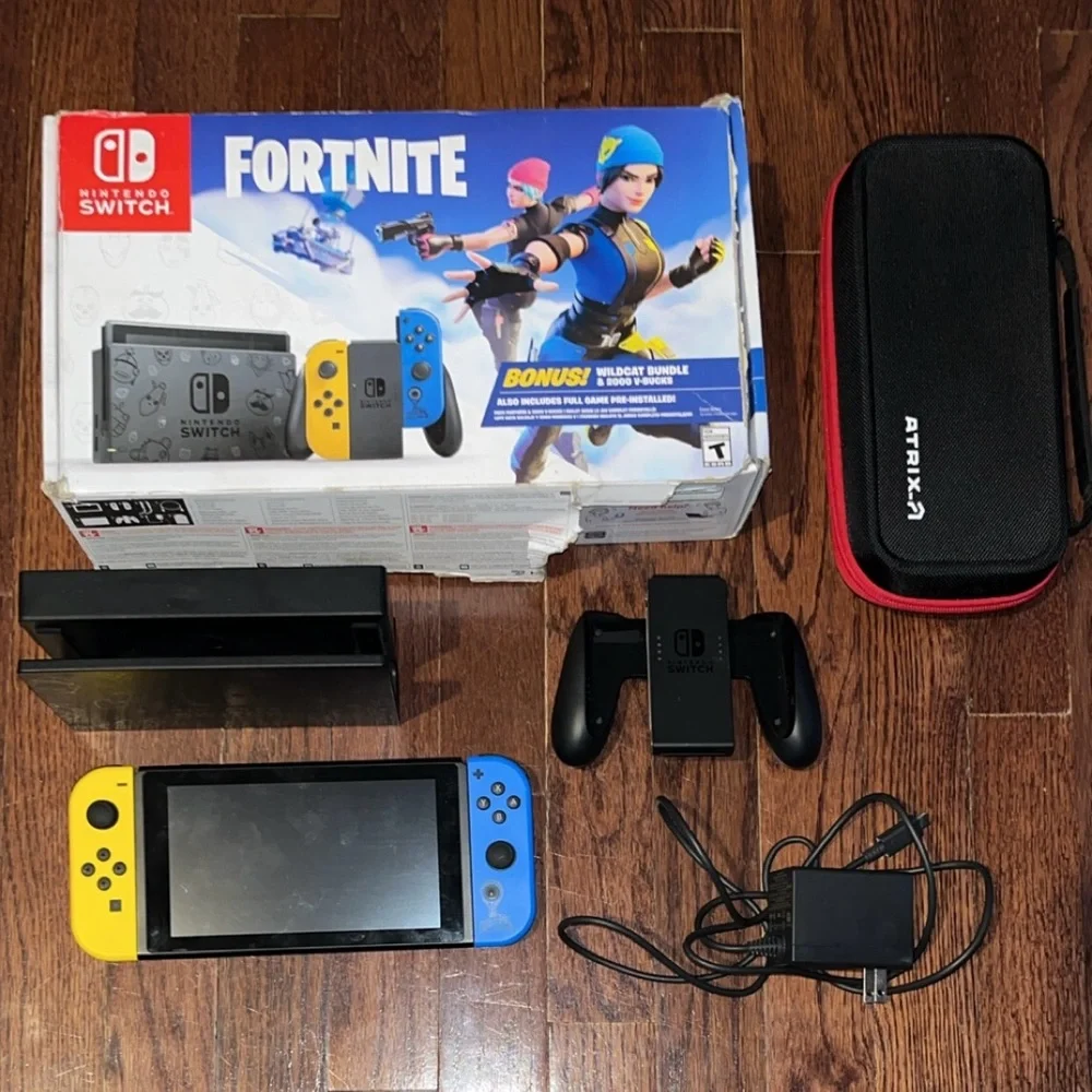 Nintendo Switch Fortnite Wildcat Bundle
